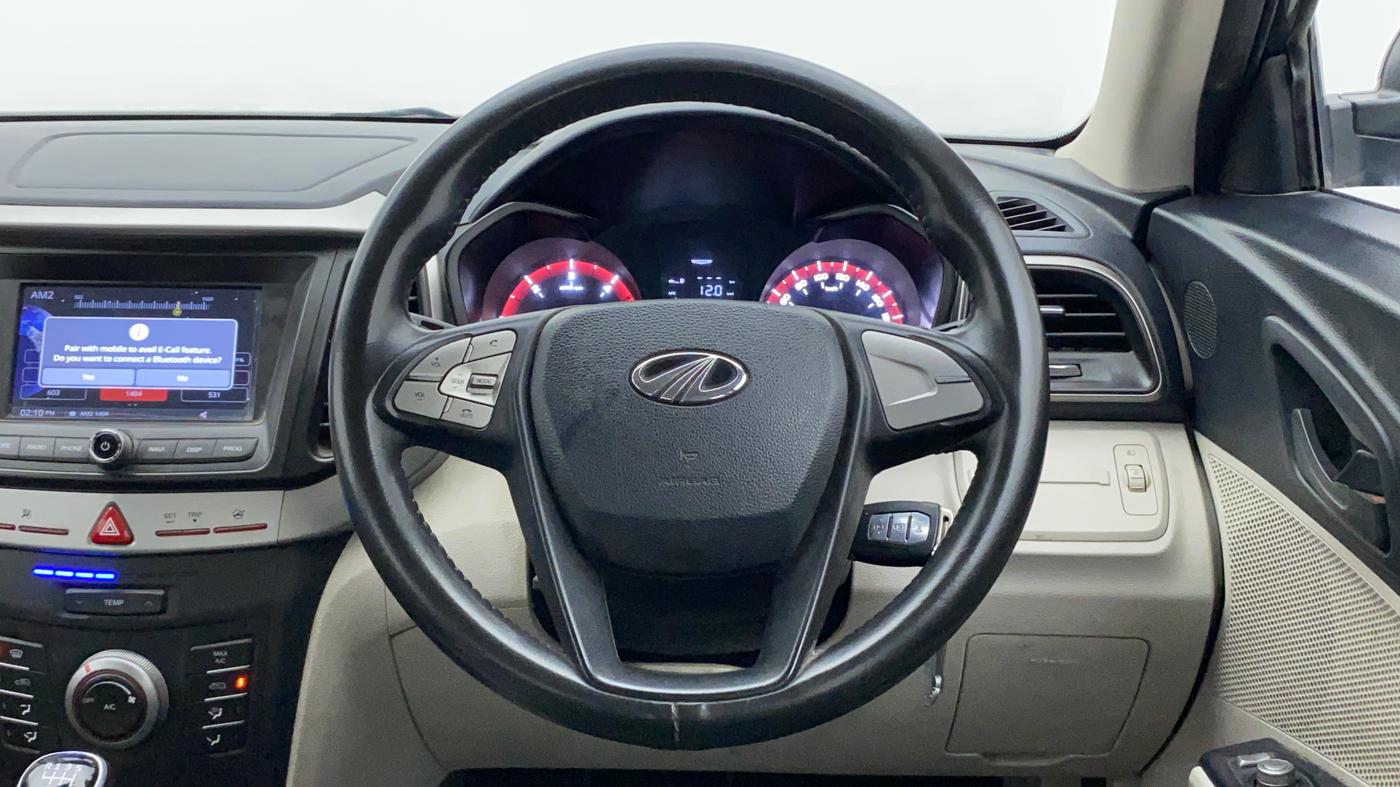2019 Mahindra XUV300 W6 1.5 DIESEL, Diesel, Manual, 42,027 km, Steering Wheel Close Up