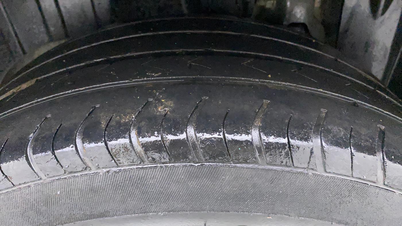 2019 Mahindra XUV300 W6 1.5 DIESEL, Diesel, Manual, 42,027 km, Right Rear Tyre Tread
