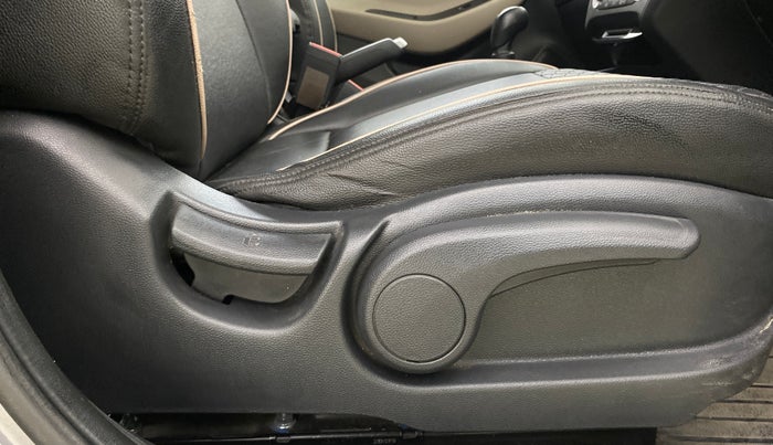 2019 Hyundai Elite i20 SPORTZ PLUS 1.2, Petrol, Manual, 44,264 km, Driver Side Adjustment Panel