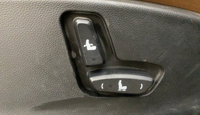 2020 MG HECTOR PLUS SHARP 2.0 DIESEL TURBO MT 6-STR, Diesel, Manual, 64,486 km, Driver Side Adjustment Panel