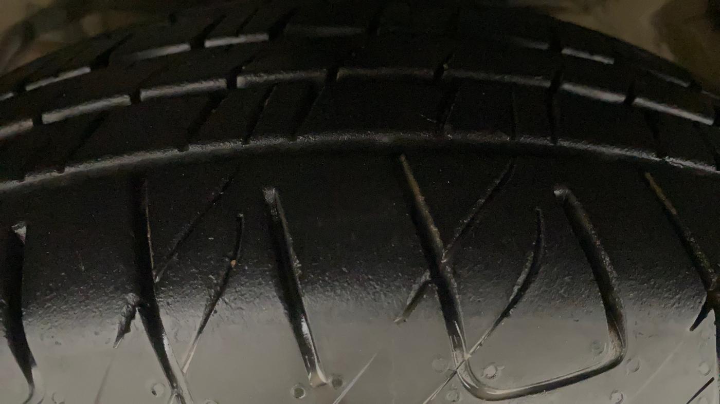 2020 MG HECTOR PLUS SHARP 2.0 DIESEL TURBO MT 6-STR, Diesel, Manual, 64,684 km, Left Front Tyre Tread