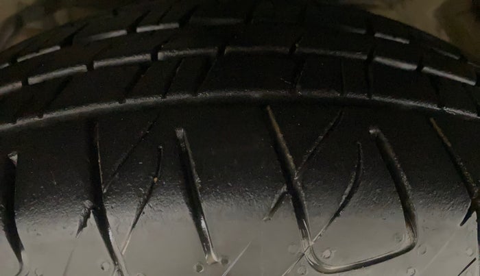 2020 MG HECTOR PLUS SHARP 2.0 DIESEL TURBO MT 6-STR, Diesel, Manual, 64,486 km, Left Front Tyre Tread