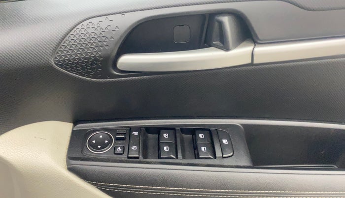 2023 KIA SONET HTX 1.5 DIESEL MT, Diesel, Manual, 18,163 km, Driver Side Door Panels Control