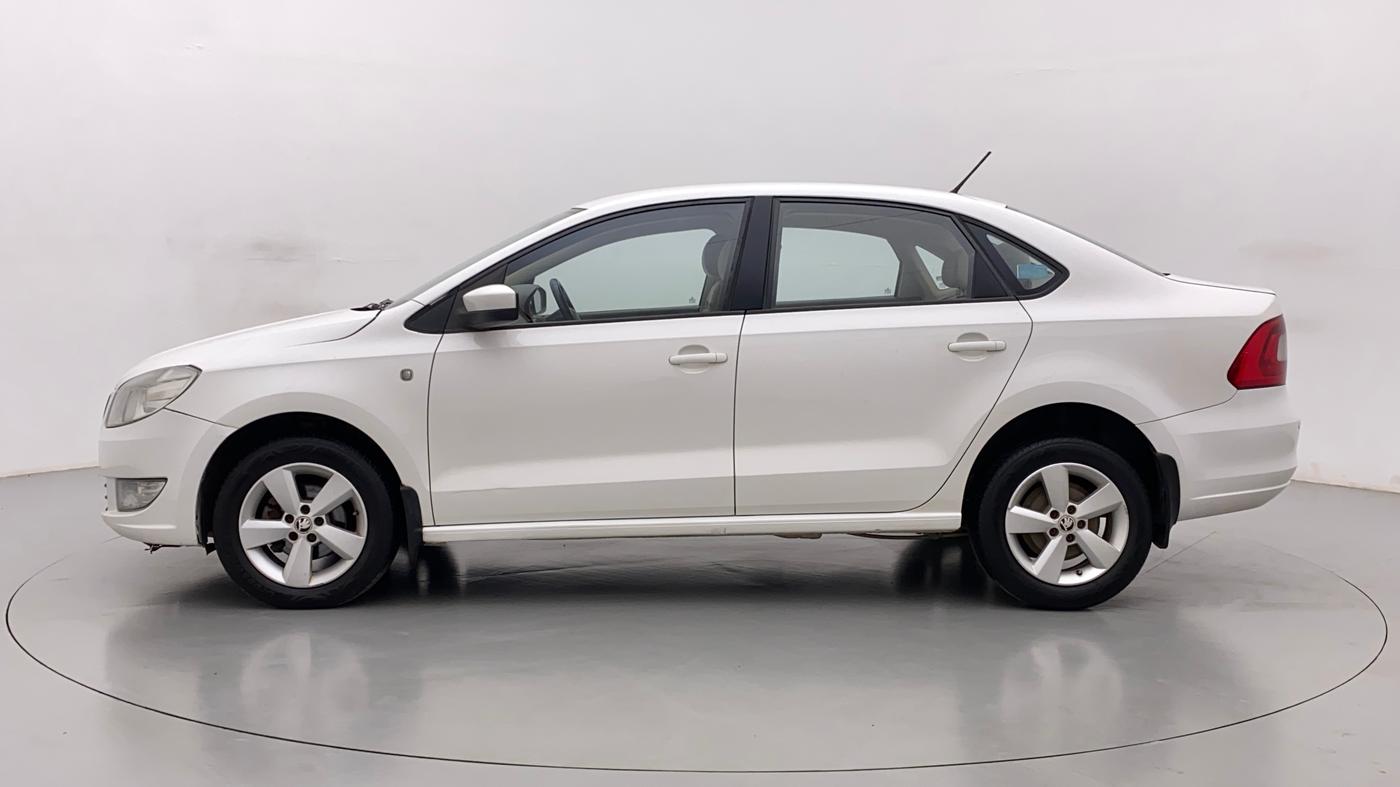 2015 Skoda Rapid 1.5 TDI CR ELEGANCE AT, Diesel, Automatic, 1,07,391 km, Left Side