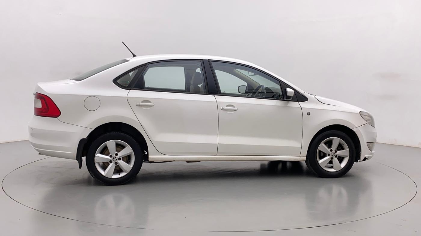 2015 Skoda Rapid 1.5 TDI CR ELEGANCE AT, Diesel, Automatic, 1,07,391 km, Right Side View
