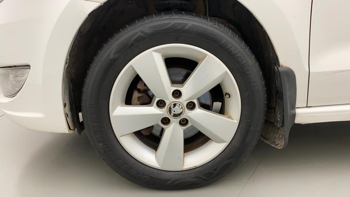 2015 Skoda Rapid 1.5 TDI CR ELEGANCE AT, Diesel, Automatic, 1,07,391 km, Left Front Wheel