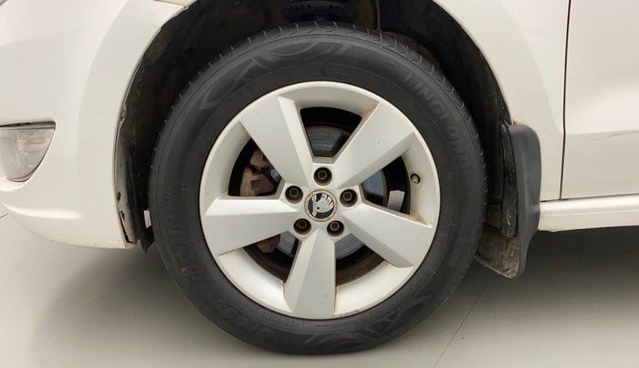 2015 Skoda Rapid 1.5 TDI CR ELEGANCE AT, Diesel, Automatic, 1,07,391 km, Left Front Wheel