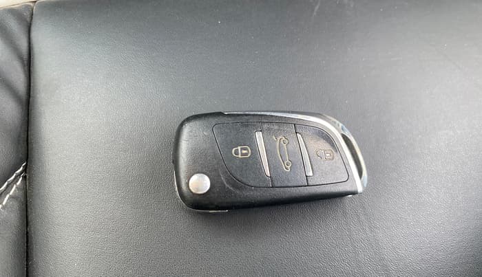 2022 Tata ALTROZ XE PETROL, Petrol, Manual, 18,858 km, Key Close Up