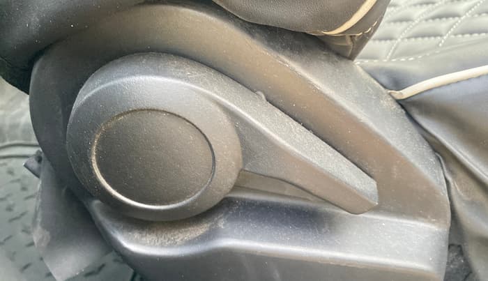2022 Tata ALTROZ XE PETROL, Petrol, Manual, 18,858 km, Driver Side Adjustment Panel