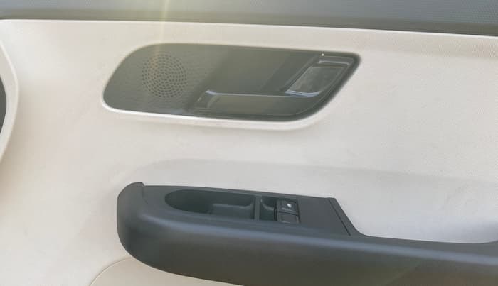 2022 Tata ALTROZ XE PETROL, Petrol, Manual, 18,858 km, Driver Side Door Panels Control