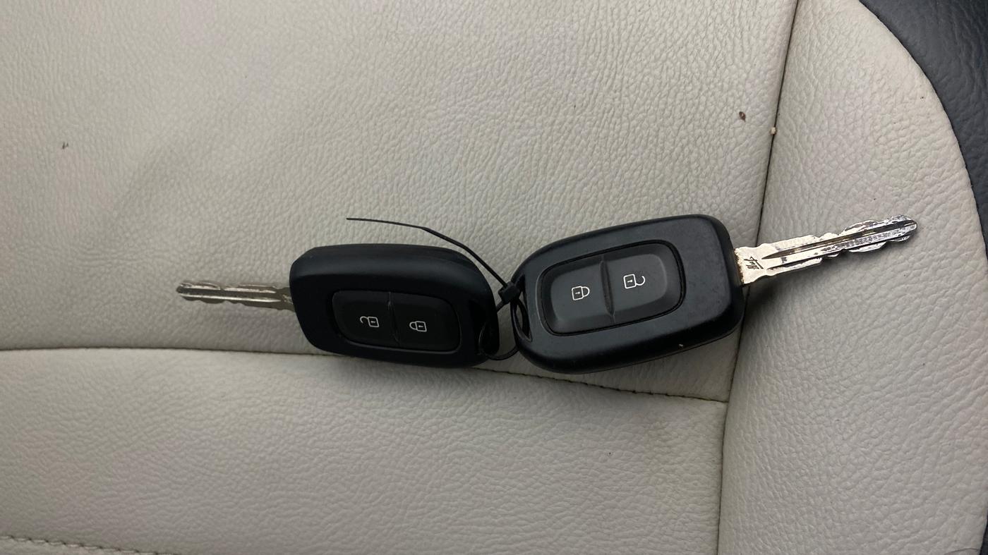 2021 Nissan MAGNITE XL, Petrol, Manual, 94,551 km, Key Close Up