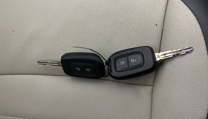 2021 Nissan MAGNITE XL, Petrol, Manual, 94,492 km, Key Close Up