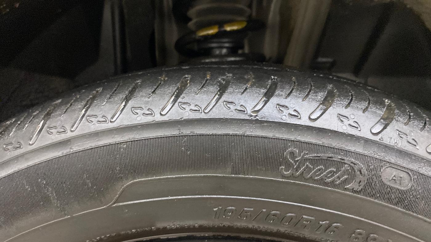 2021 Nissan MAGNITE XL, Petrol, Manual, 94,551 km, Right Front Tyre Tread