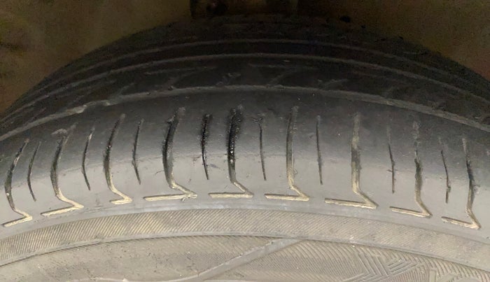 2015 Maruti Celerio ZXI AMT, Petrol, Automatic, 74,979 km, Right Front Tyre Tread