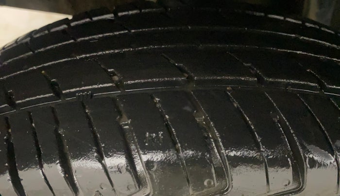 2016 Renault Kwid RXT 0.8 (O), Petrol, Manual, 42,907 km, Right Rear Tyre Tread