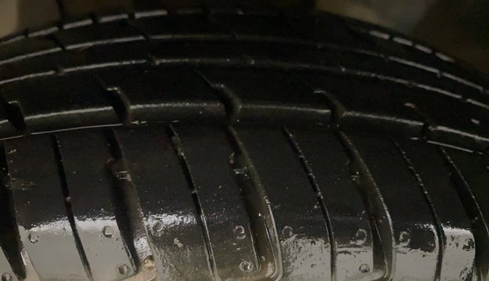 2016 Renault Kwid RXT 0.8 (O), Petrol, Manual, 42,907 km, Left Front Tyre Tread