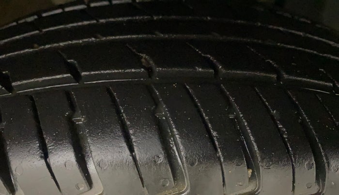 2016 Renault Kwid RXT 0.8 (O), Petrol, Manual, 42,907 km, Right Front Tyre Tread