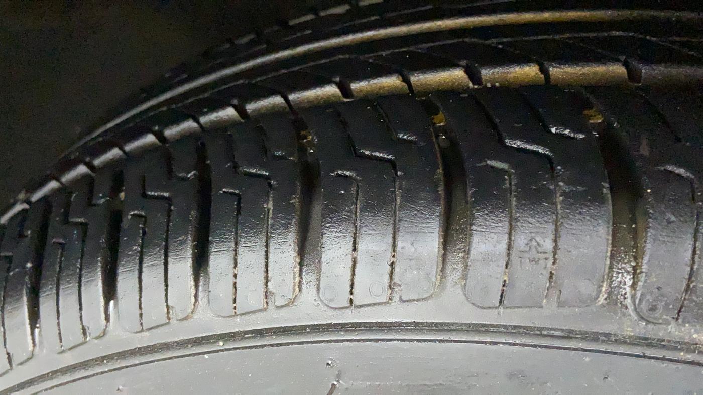 2017 Tata Tiago XT 1.2 REVOTRON, Petrol, Manual, 73,948 km, Right Front Tyre Tread