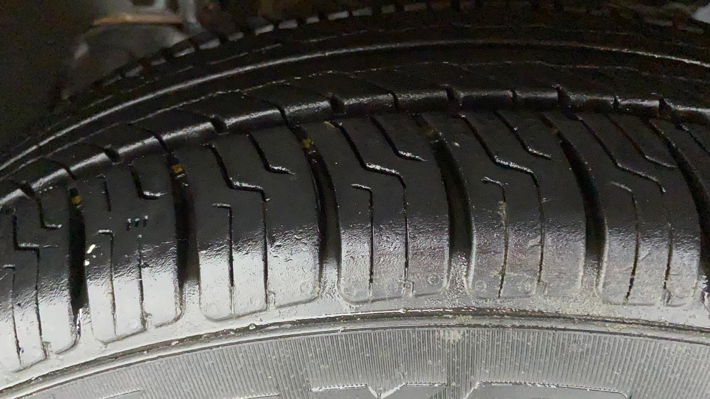 2017 Tata Tiago XT 1.2 REVOTRON, Petrol, Manual, 73,948 km, Left Front Tyre Tread