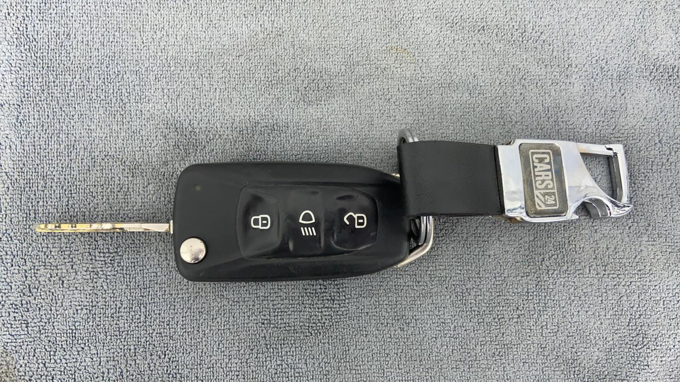 2017 Tata Tiago XT 1.2 REVOTRON, Petrol, Manual, 73,948 km, Key Close Up