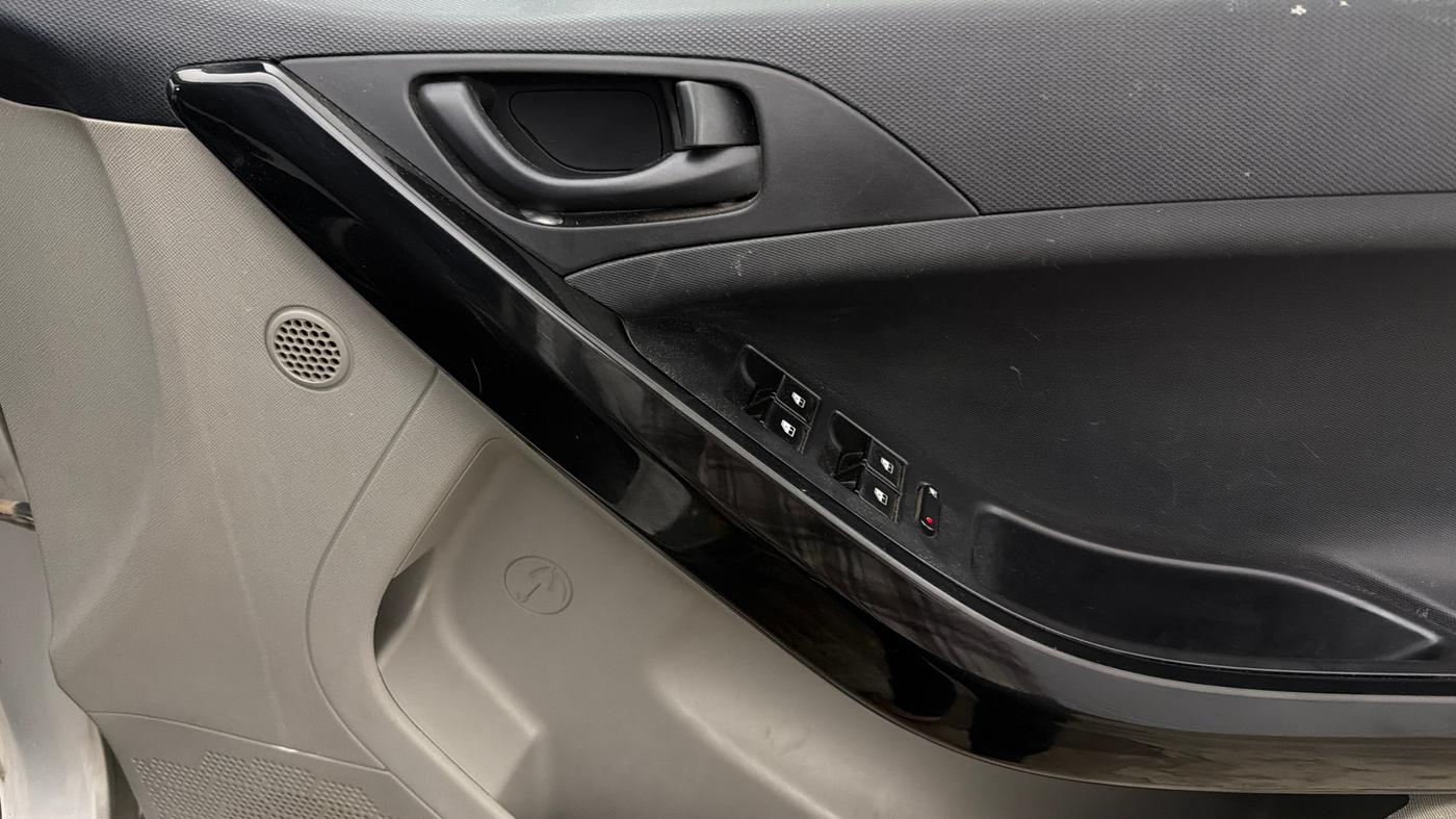 2018 Tata NEXON XM PETROL, Petrol, Manual, 63,300 km, Driver Side Door Panels Control