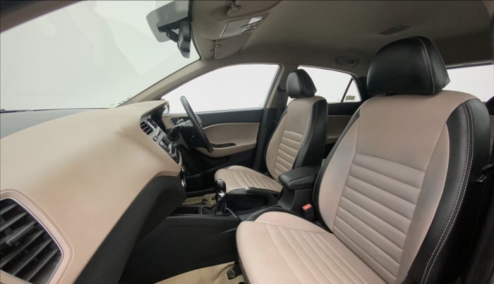 2015 Hyundai Elite i20 SPORTZ 1.2, Petrol, Manual, 31,916 km, Right Side Front Door Cabin