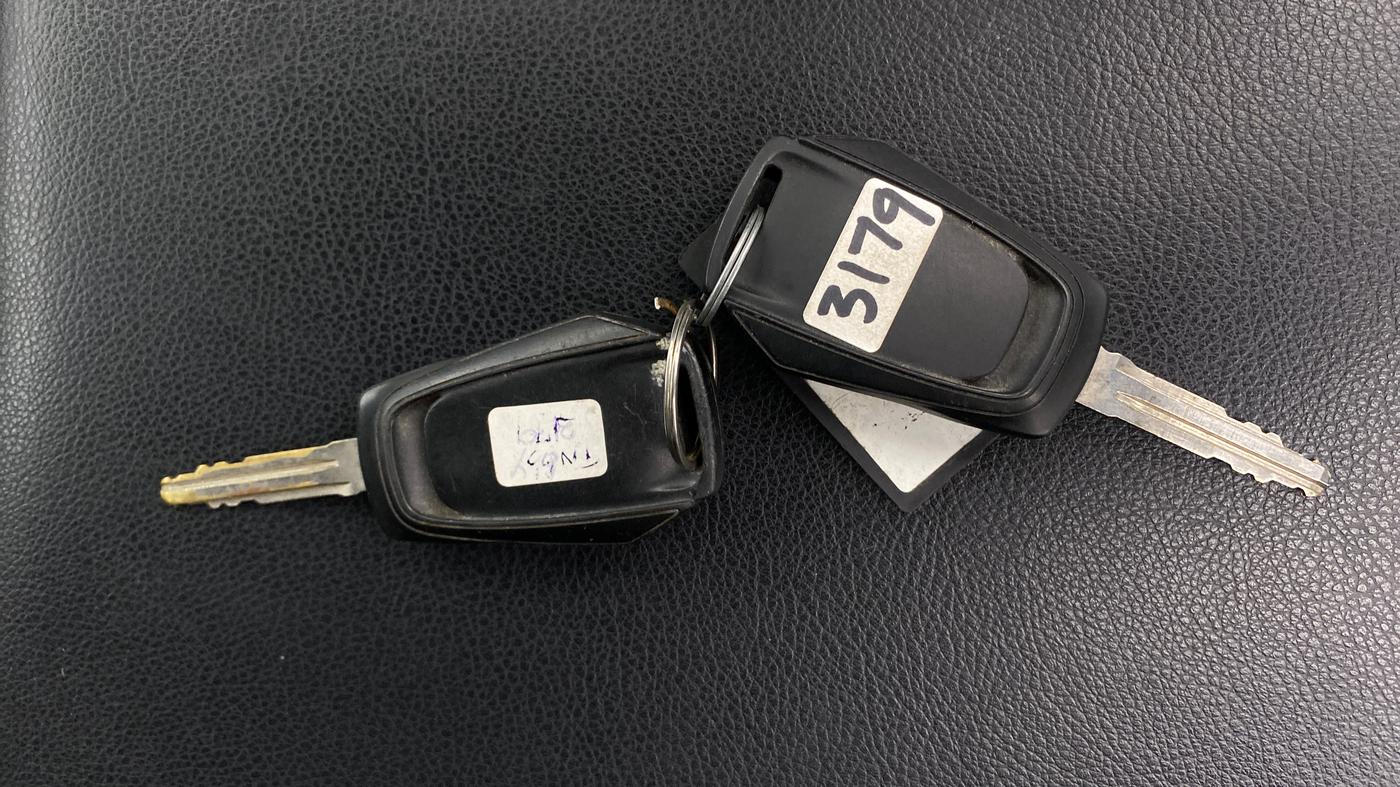 2018 Mahindra KUV 100 NXT K2 P 6 STR, Petrol, Manual, 55,096 km, Key Close Up