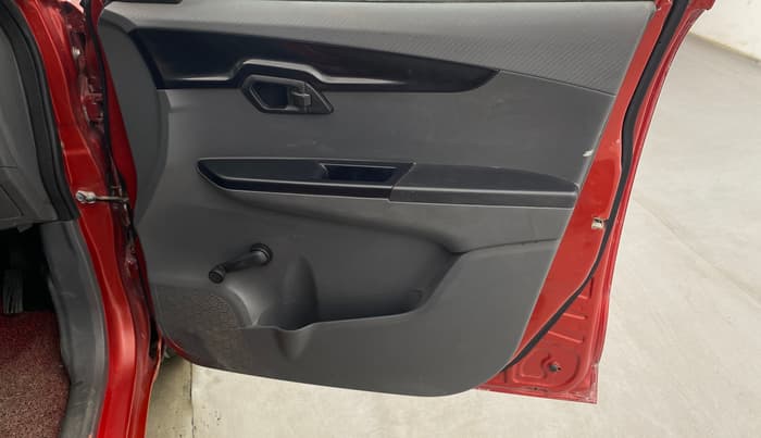 2018 Mahindra KUV 100 NXT K2 P 6 STR, Petrol, Manual, 55,096 km, Driver Side Door Panels Control