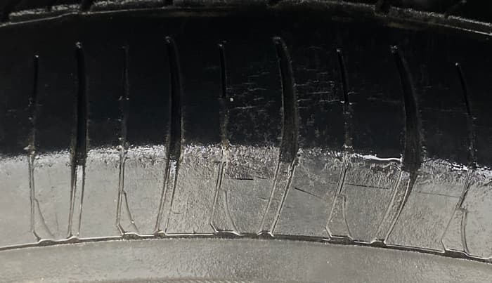 2018 Mahindra KUV 100 NXT K2 P 6 STR, Petrol, Manual, 55,096 km, Left Front Tyre Tread