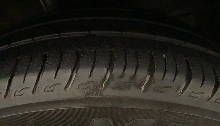 2020 Maruti Baleno DELTA PETROL 1.2, Petrol, Manual, 29,044 km, Left Front Tyre Tread