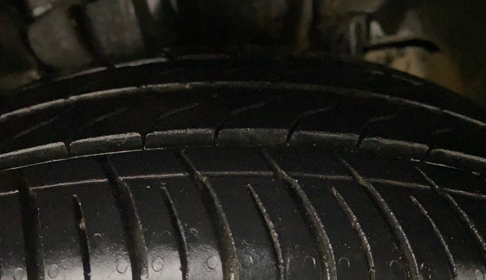 2017 Tata Tiago XT PETROL, Petrol, Manual, 37,680 km, Right Front Tyre Tread