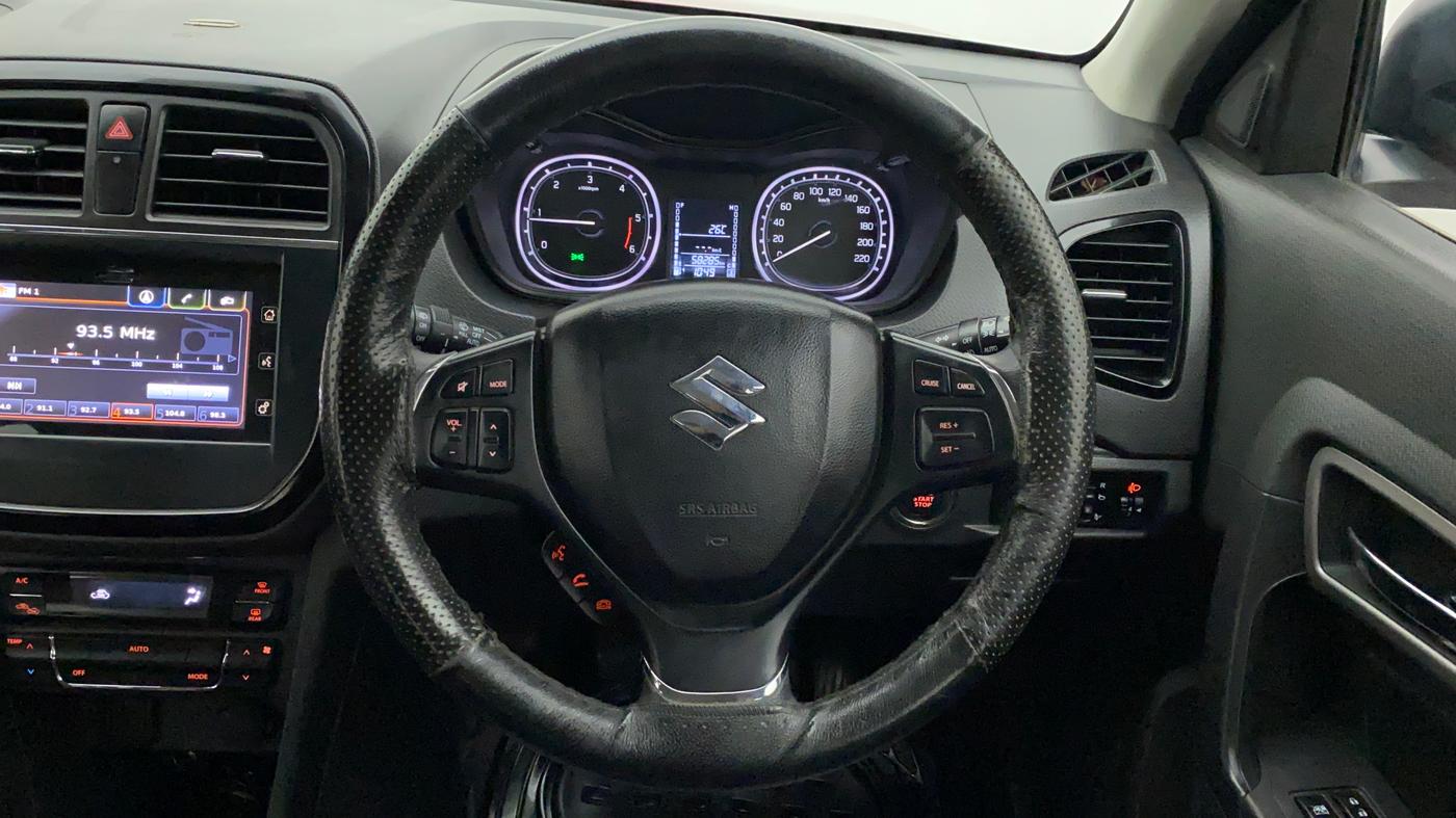 2016 Maruti Vitara Brezza ZDI PLUS DUAL TONE, Diesel, Manual, 58,285 km, Steering Wheel Close Up