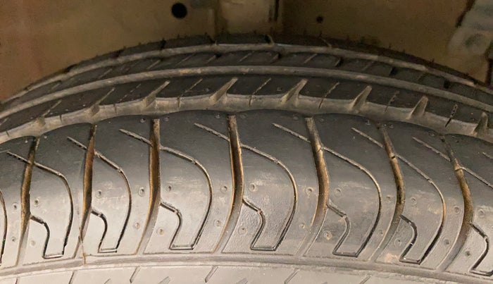 2013 Maruti Swift VDI, Diesel, Manual, 40,551 km, Right Front Tyre Tread