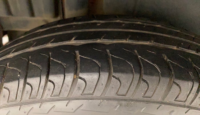 2013 Maruti Swift VDI, Diesel, Manual, 40,551 km, Right Rear Tyre Tread