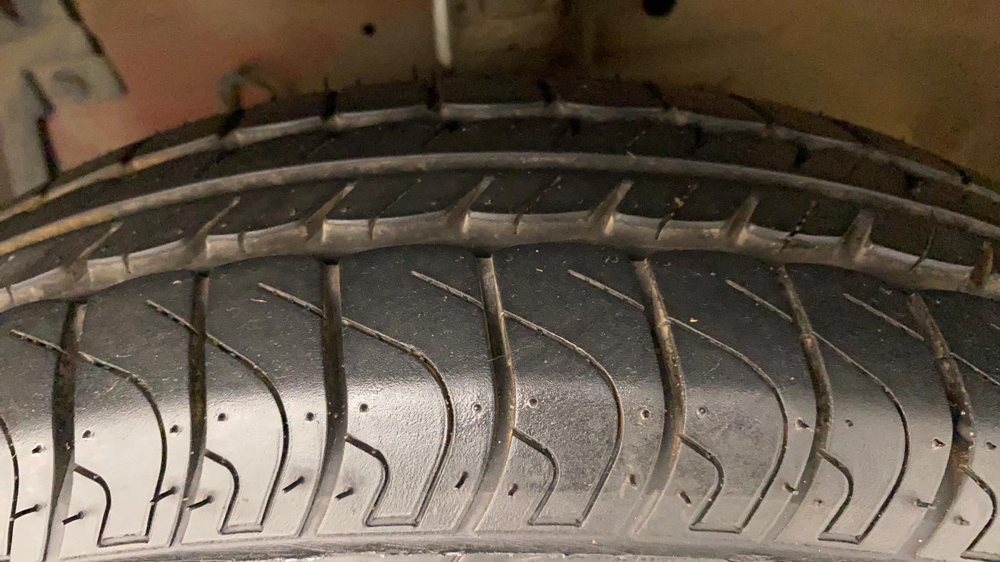 2013 Maruti Swift VDI, Diesel, Manual, 40,551 km, Left Front Tyre Tread