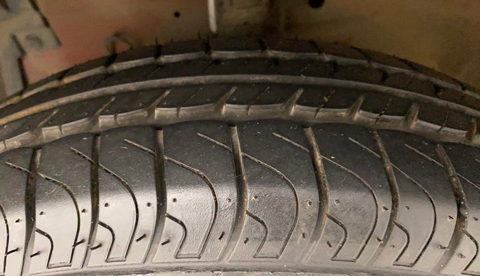2013 Maruti Swift VDI, Diesel, Manual, 40,551 km, Left Front Tyre Tread