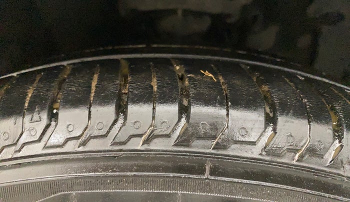 2015 Hyundai Elite i20 ASTA 1.2, Petrol, Manual, 69,164 km, Right Front Tyre Tread