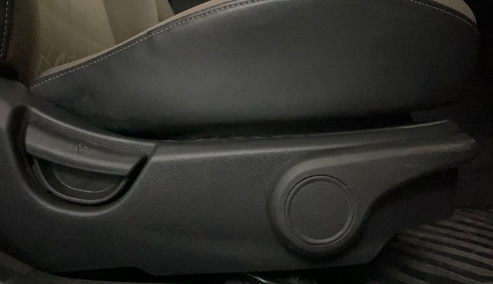 2016 Hyundai Xcent SX 1.2, Petrol, Manual, 70,197 km, Driver Side Adjustment Panel