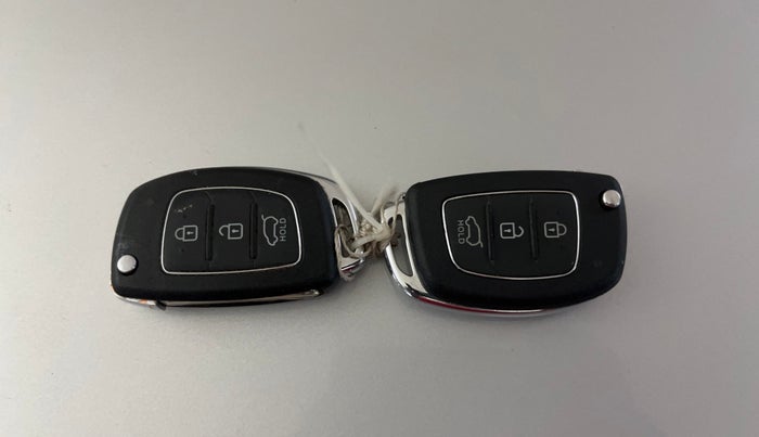 2016 Hyundai Xcent SX 1.2, Petrol, Manual, 70,197 km, Key Close Up