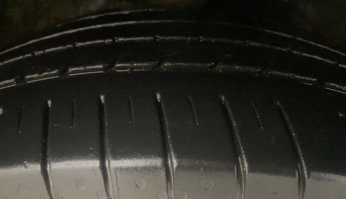 2020 MG HECTOR SHARP 1.5 DCT PETROL, Petrol, Automatic, 31,170 km, Right Front Tyre Tread