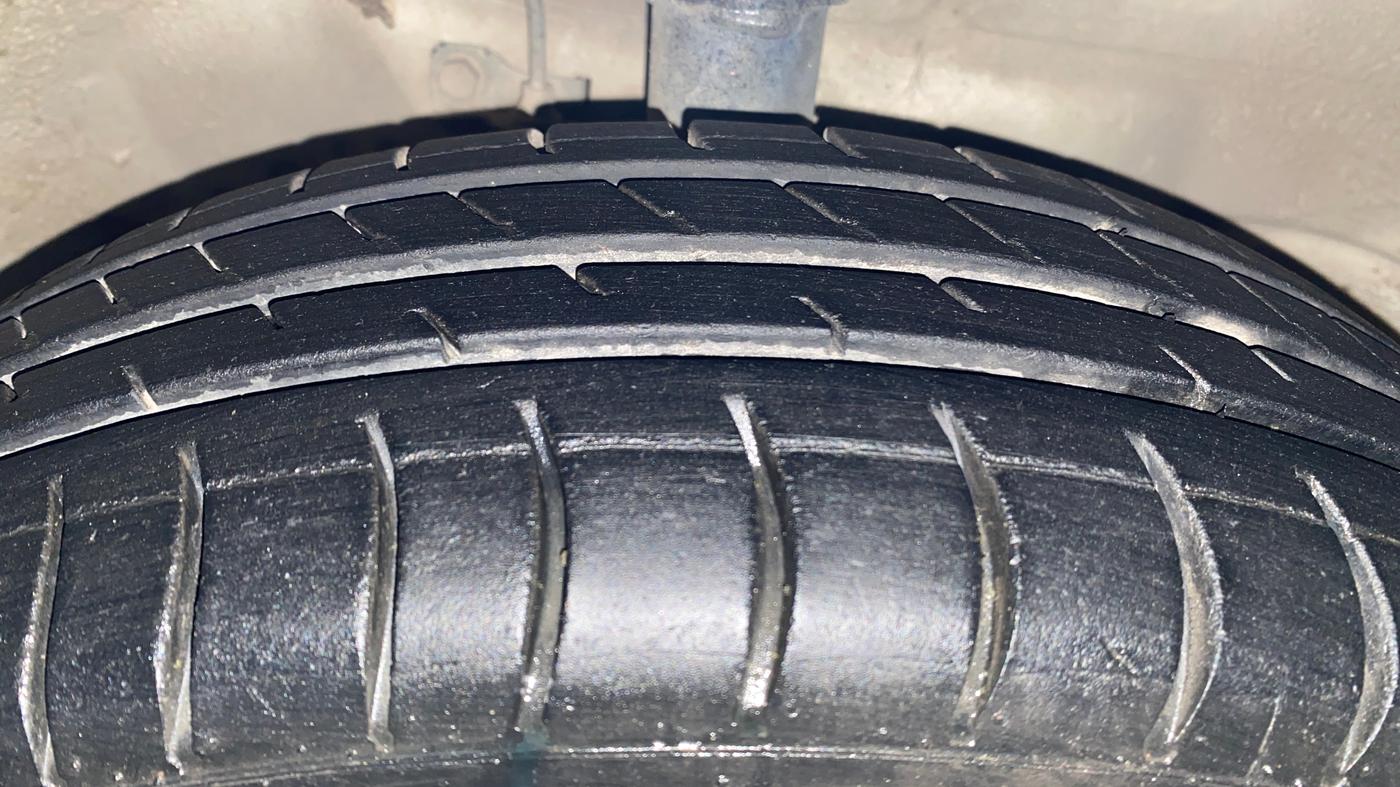 2017 Maruti Wagon R 1.0 VXI, Petrol, Manual, 80,616 km, Right Front Tyre Tread