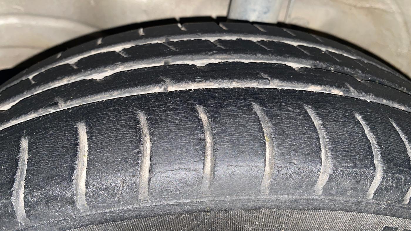 2017 Maruti Wagon R 1.0 VXI, Petrol, Manual, 80,616 km, Left Front Tyre Tread