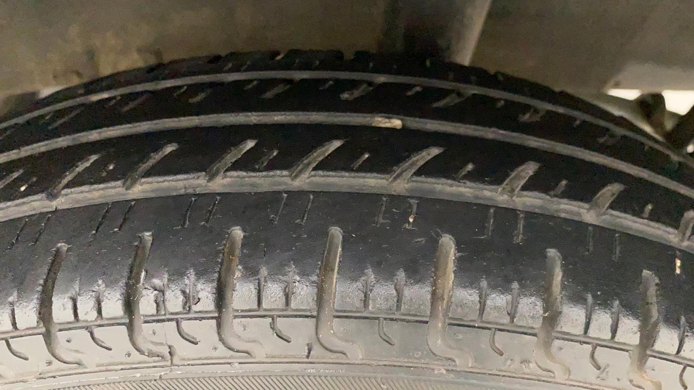 2017 Renault Kwid RXT 1.0, Petrol, Manual, 15,842 km, Left Rear Tyre Tread