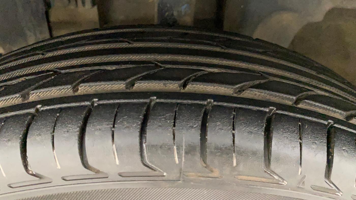 2017 Renault Kwid RXT 1.0, Petrol, Manual, 15,842 km, Left Front Tyre Tread