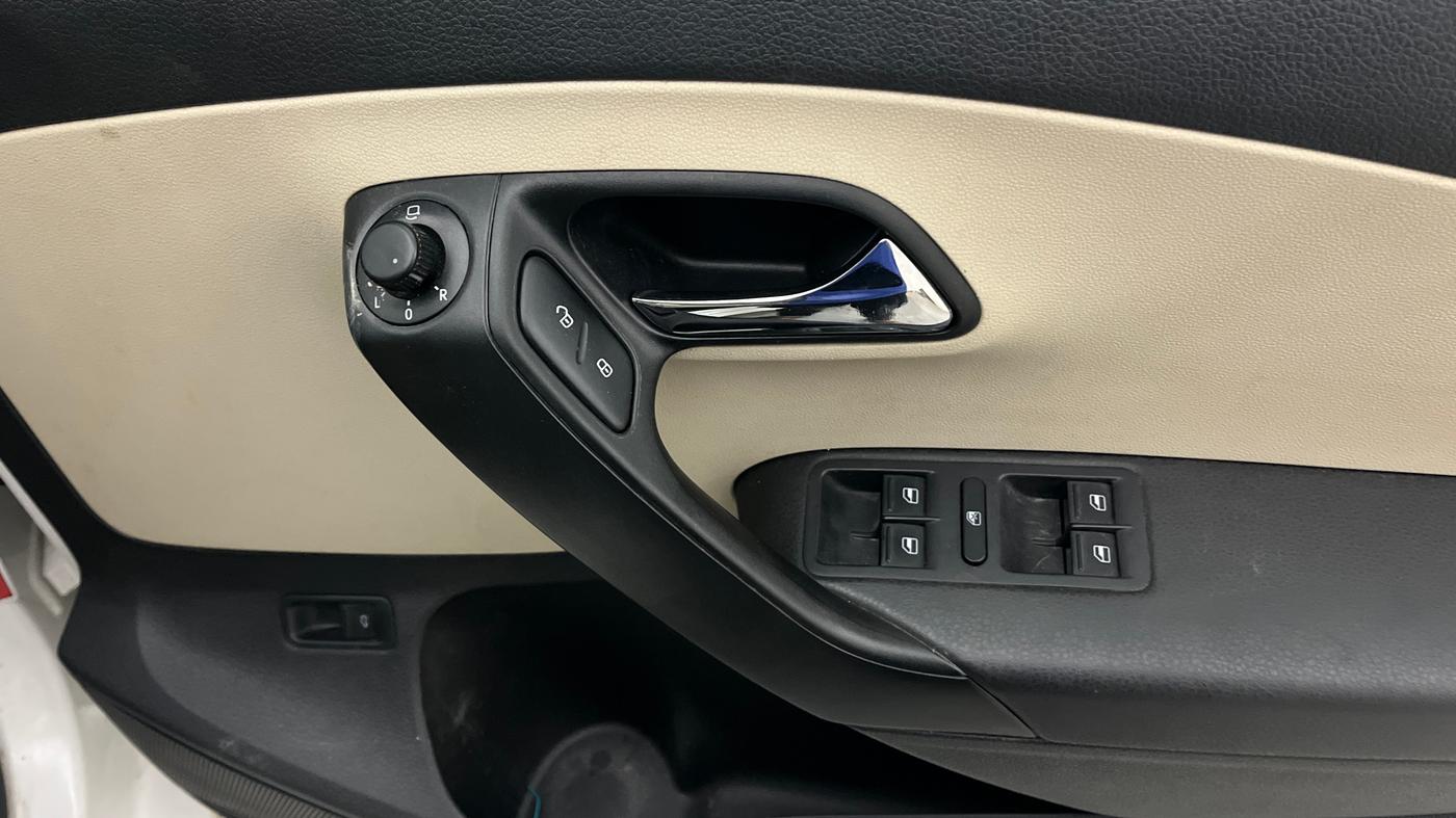 2020 Skoda Rapid STYLE TSI, Petrol, Manual, 55,442 km, Driver Side Door Panels Control
