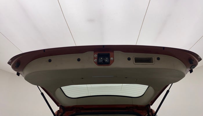 2015 Mahindra XUV500 W10, Diesel, Manual, 57,926 km, Boot Door Open