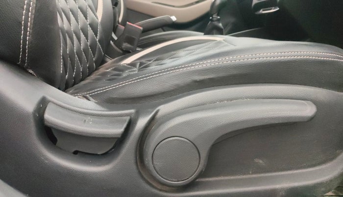 2017 Hyundai Elite i20 SPORTZ 1.2, Petrol, Manual, 47,328 km, Driver Side Adjustment Panel