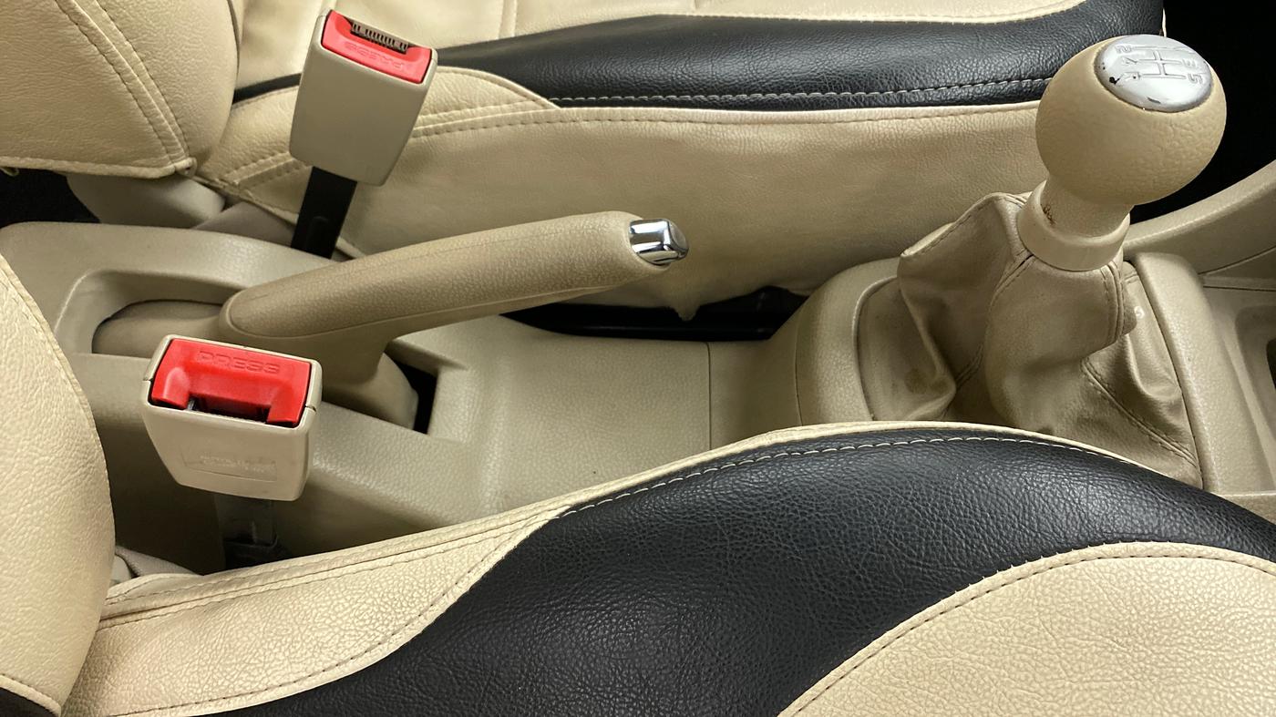 2014 Maruti Swift Dzire VXI, Petrol, Manual, 48,332 km, Gear Lever