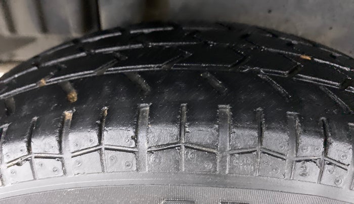 2014 Maruti Swift Dzire VXI, Petrol, Manual, 48,332 km, Right Rear Tyre Tread
