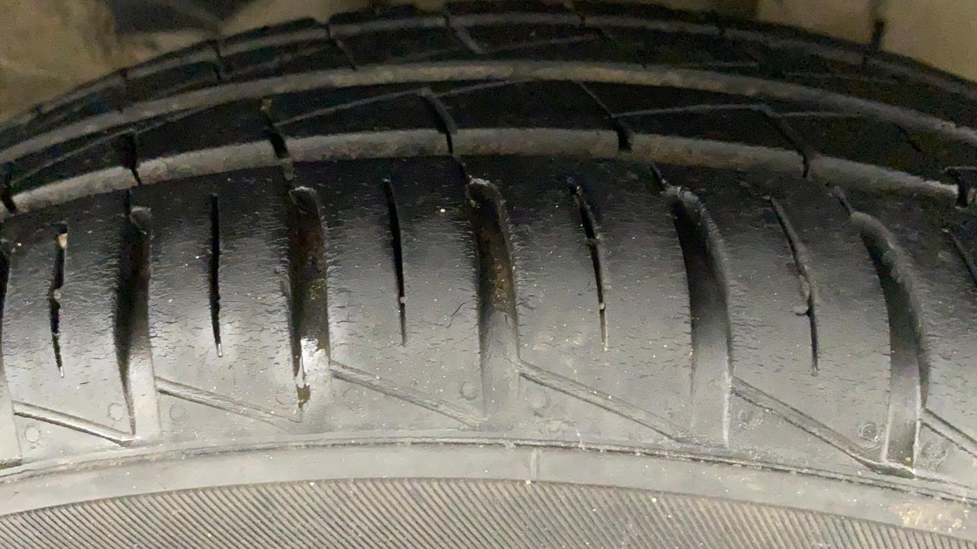 2021 Renault Kwid CLIMBER 1.0 (O), Petrol, Manual, 24,136 km, Right Front Tyre Tread